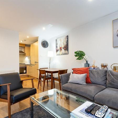 Modern 2 Bed Broompark/Central Apt. With Parking กลาสโกว์ ภายนอก รูปภาพ