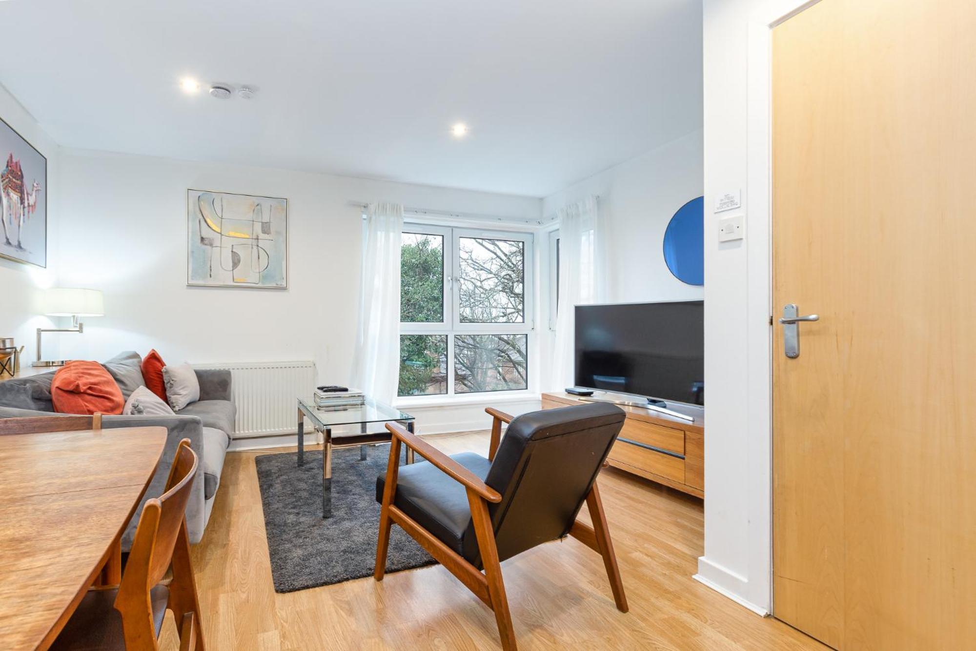 Modern 2 Bed Broompark/Central Apt. With Parking กลาสโกว์ ภายนอก รูปภาพ